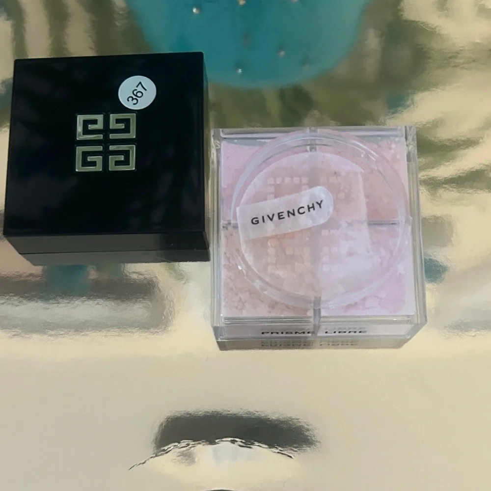 GIVENCHY Prisme Libre Mat-finish & Enhanced Powder - Picture 4 of 4